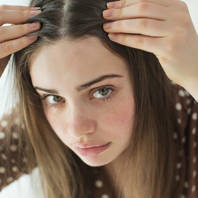 پیشگیری از روند سفیدی مو با 6 راهکار طبیعی