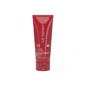 لافارر کرم ضدآفتاب ضدلک رنگي پوست چرب جوشدار روشن SPF40