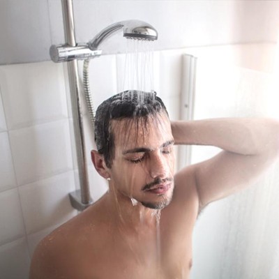چرا نباید در حمام ادرار کنیم؟